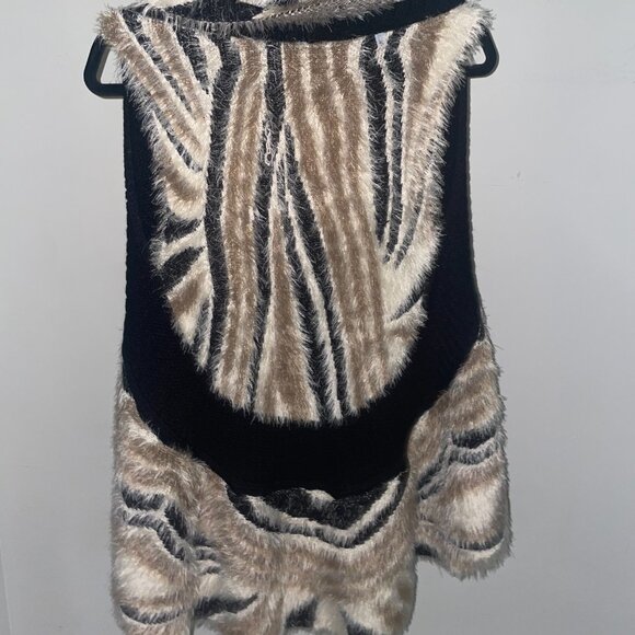 Faux Fur Vest - Picture 5 of 6
